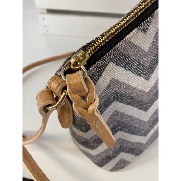 DOONEY & BOURKE SMALL LEATHER CHEVERON CROSSBODY BAG - Picture 12 of 16